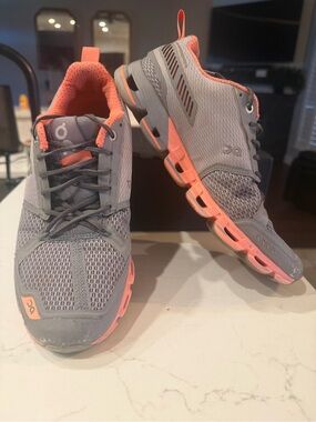 On Cloud Running Shoe cloudflyer Women's size  W 8.5